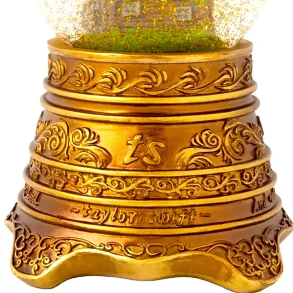 SOLD Out (P& E)Taylor Swift Cabin Snow Globe. Folklore, Cardigan.NEW-SOLD OUT - Picture 6 of 10